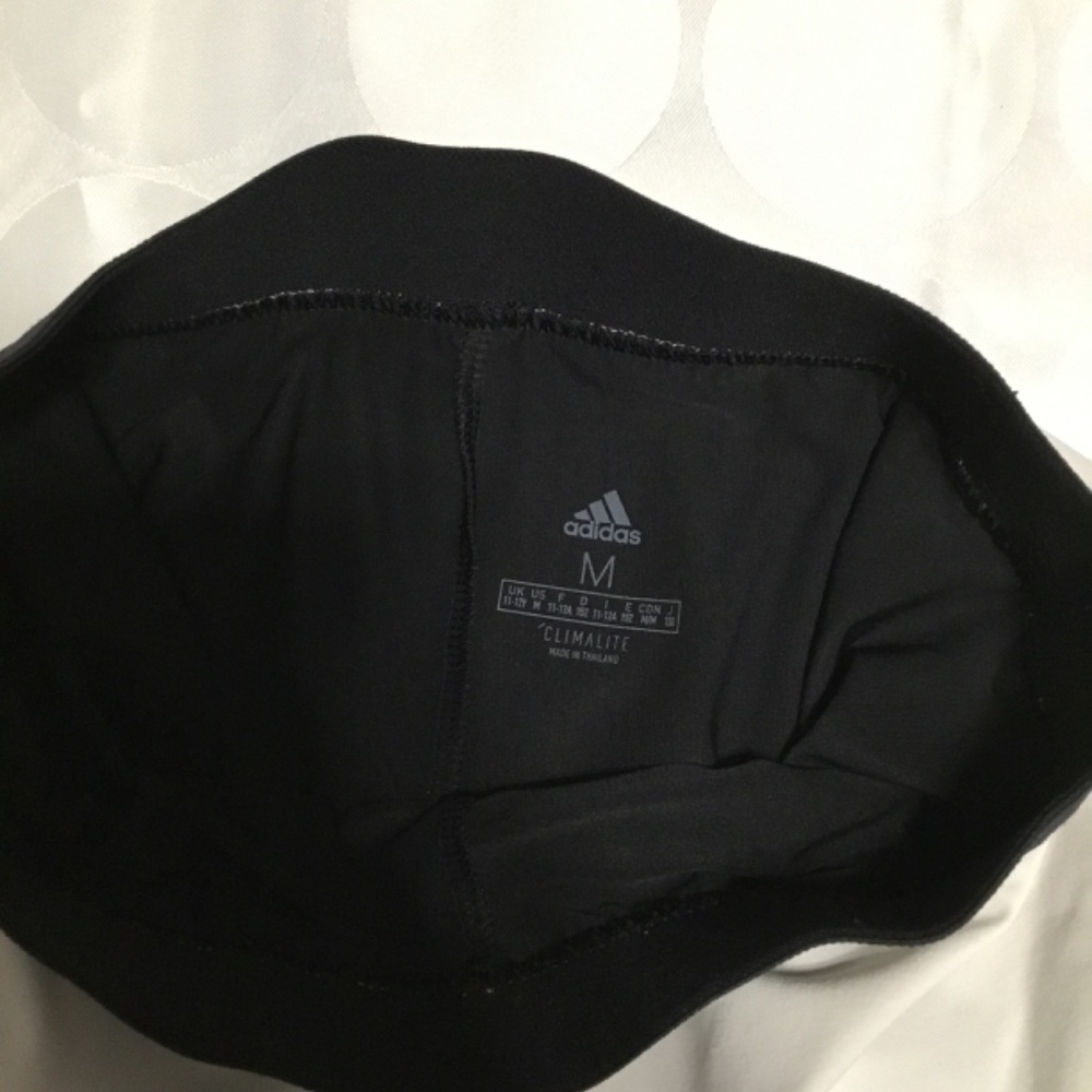 Adidas Girls White Tennis Skirt with shorts underneath (skort) - Picture 2 of 6